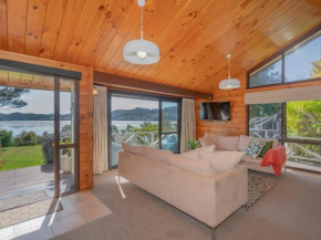 Tukere Treasure - Whangamatā Holiday Home